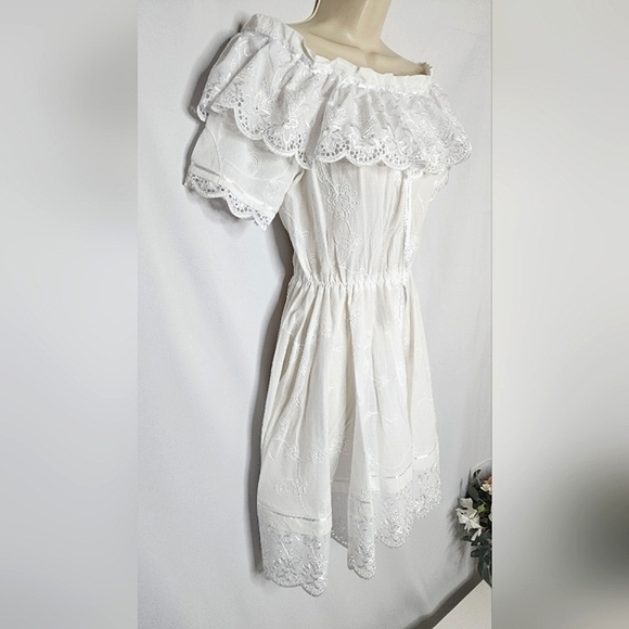 ‼️NEW IN‼️Elegant White Dress Size S - Picture 2 of 6
